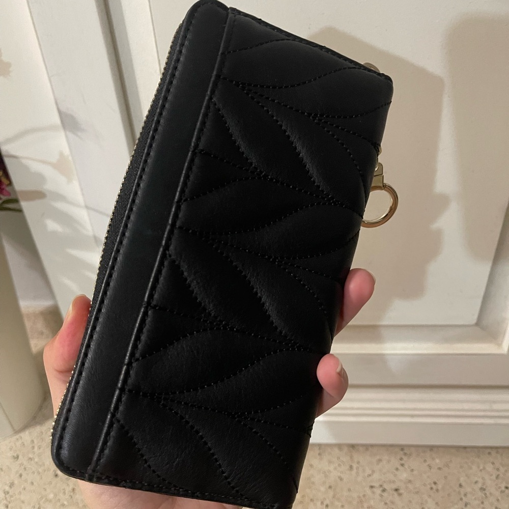 Kate Spade NWOT Black Quilted Wallet - Picture 2 of 9